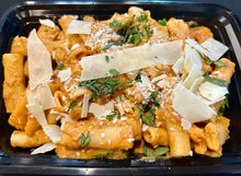 Load image into Gallery viewer, Creamy Tomato Garlic Ziti *Vegetarian
