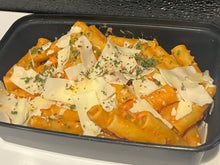 Load image into Gallery viewer, Creamy Tomato Garlic Ziti *Vegetarian
