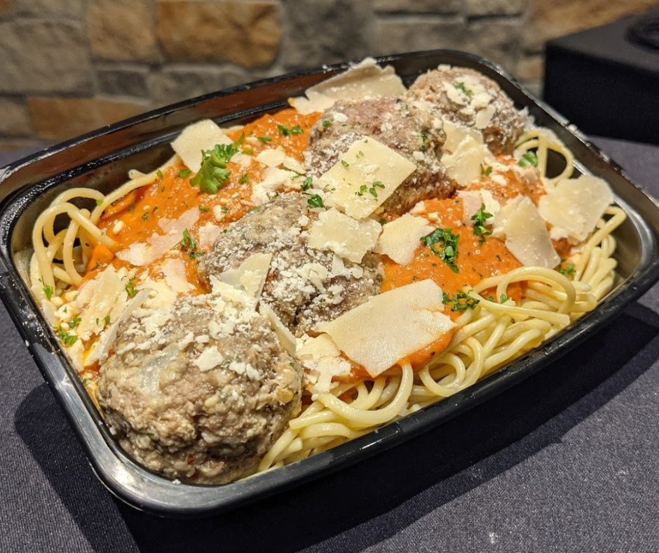 Spaghetti w/ Meatballs